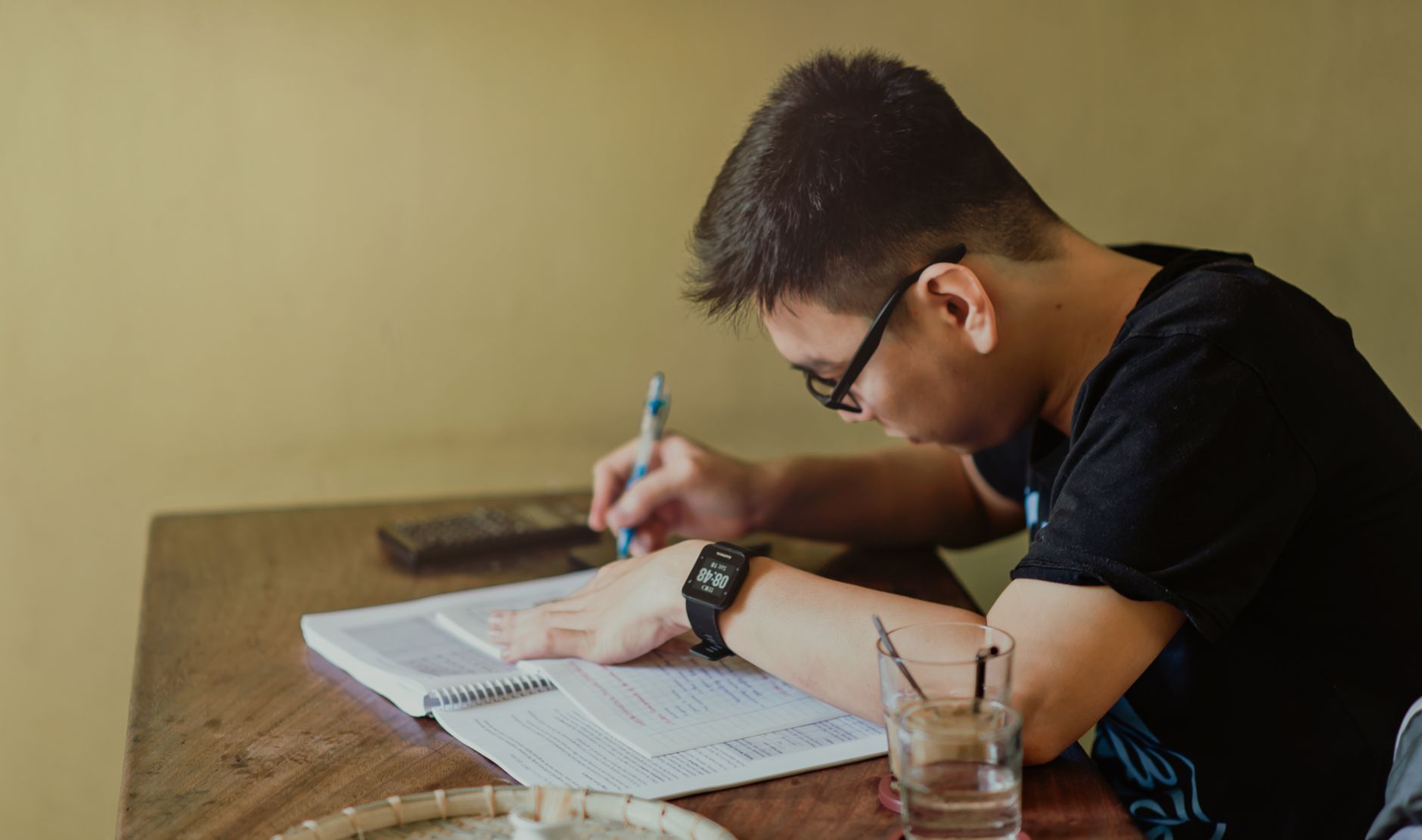 2027年不收费留学中介盈利模式:从院校佣金到服务边界,你需要知道的事
